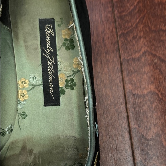Beverly Feldman, Black Floral Embroidered Flats, Size 5.5 - Picture 14 of 16